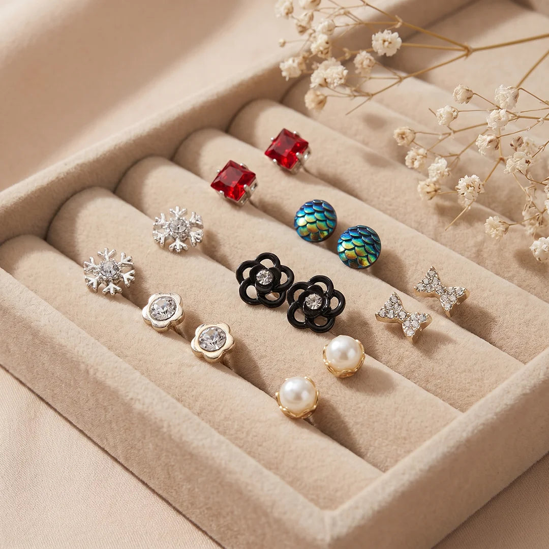 7 Pair of Small Studs Earrings - Set 15