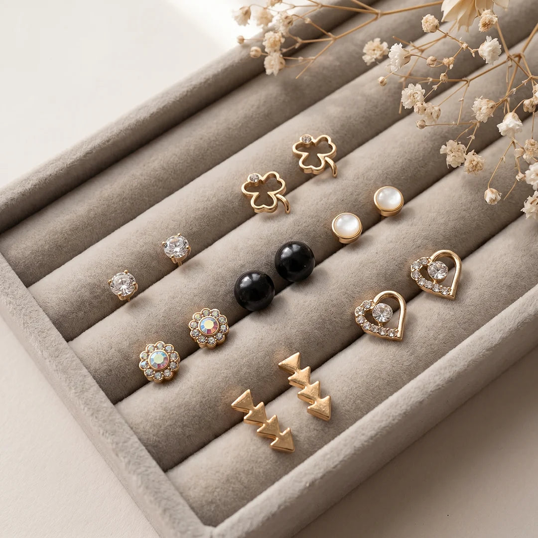 7 Pair of Small Studs Earrings - Set 16