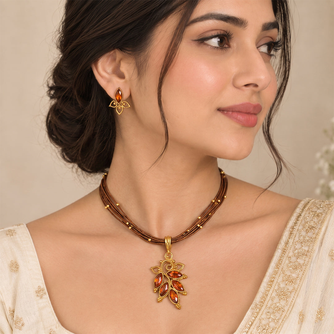 Brown Kundan Pendant Set - Necklace & Earrings