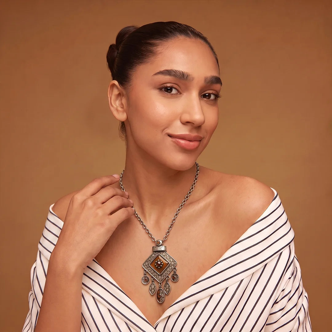 Brown Nomad Pendent Necklace